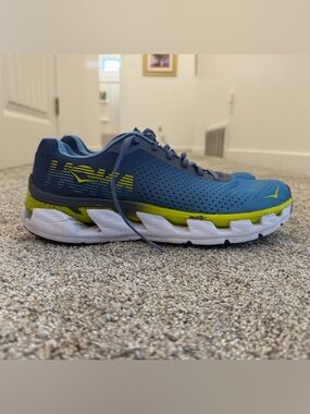 Hoka One One Fly